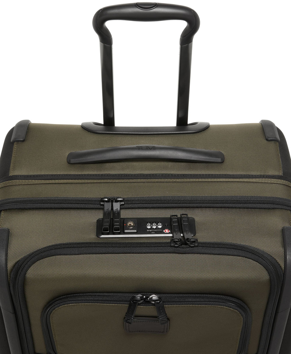 Short Trip Expandable 4 Wheeled Packing Case