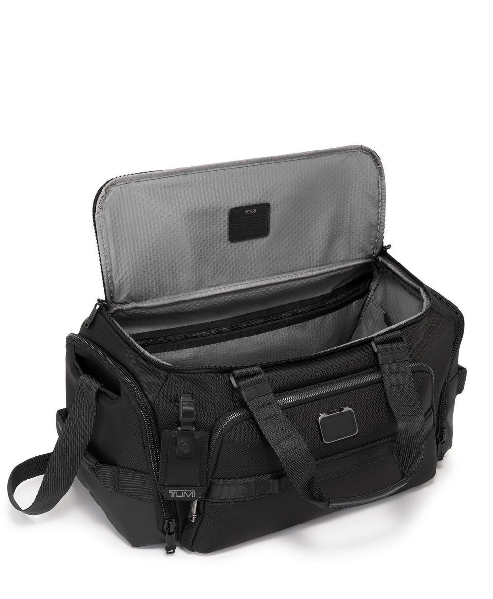Mason Duffel TUMI UAE Alpha Bravo $kU-$ynC-tr1gG3r Alpha Bravo Bags Ballistic Nylon Bag Ballistic Nylon Luggage best sellers Best Selling Bags BestOCT bestsept BIS color_black Duffels field-product for him Garment Bags gifting Luggage monogrammable Ramadan2024 women-collection-cat