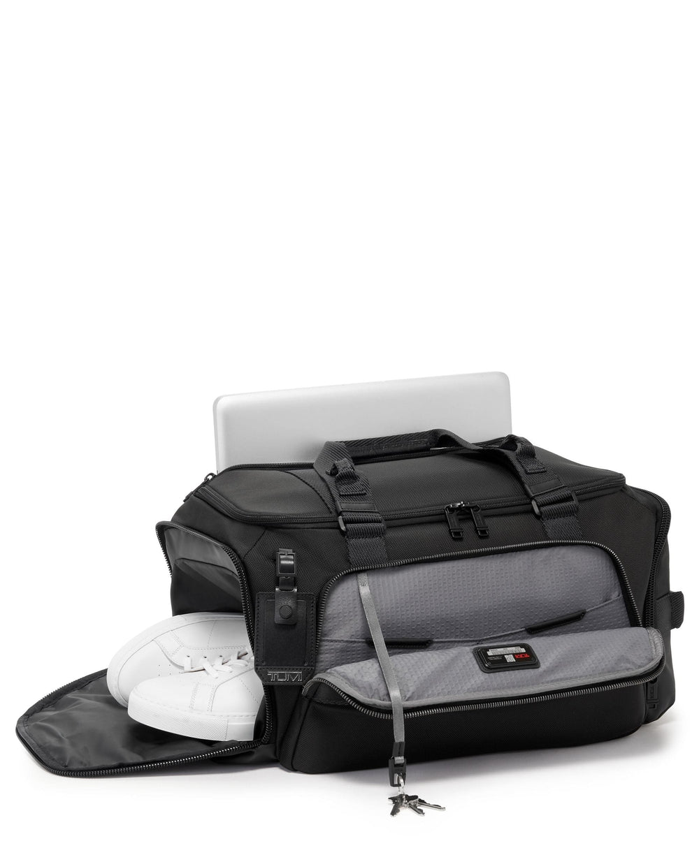 Mason Duffel TUMI UAE Alpha Bravo $kU-$ynC-tr1gG3r Alpha Bravo Bags Ballistic Nylon Bag Ballistic Nylon Luggage best sellers Best Selling Bags BestOCT bestsept BIS color_black Duffels field-product for him Garment Bags gifting Luggage monogrammable Ramadan2024 women-collection-cat